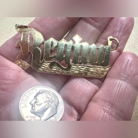 14K Yellow real solid Gold Personalized Regina Name Pendant4.3 grams